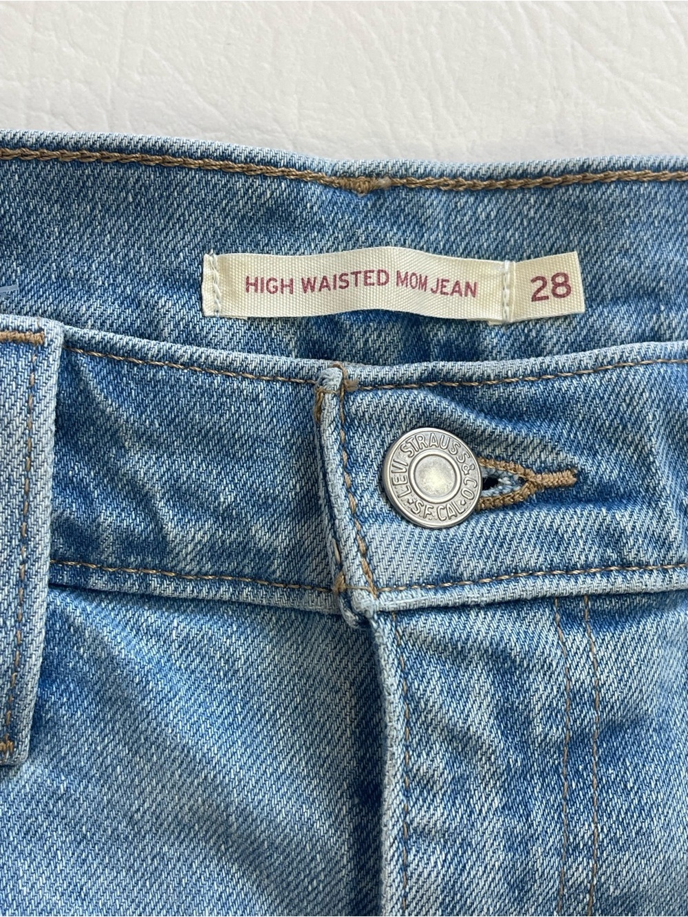 Levi’s High Waisted Mom Jeans W28 L29 Light Wash High Rise - Picture 8 of 14
